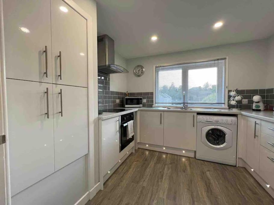 Modern 2 Bed Apartment โอบาน ภายนอก รูปภาพ